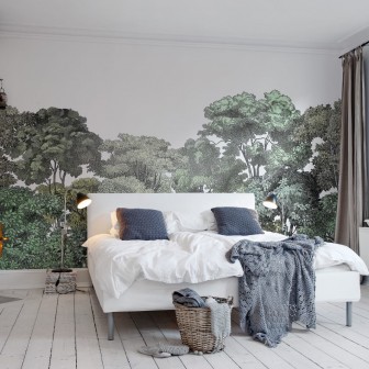 Tapet cu motiv de pădure într-un dormitor