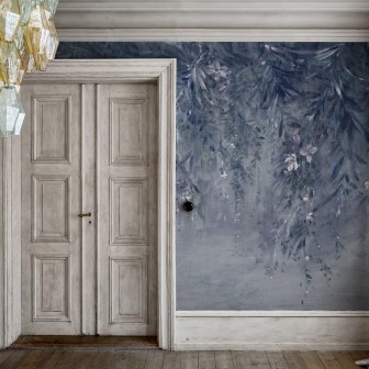 Tapet floral Honolulu, Cloud, cu flori delicate și tonuri pastelate, perfect pentru decorarea dormitoarelor, livingurilor sau holurilor.