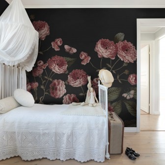 Tapet Sweet Buttercups, Midnight, cu flori roz-pale pe un fundal negru, in dormitor