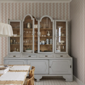 Tapet lavabil Ben, cu un design elegant cu linii ondulate, in nuante de roșu și bej