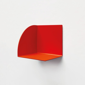 Poliță metalică magnetică roșie cu o lumânare verde