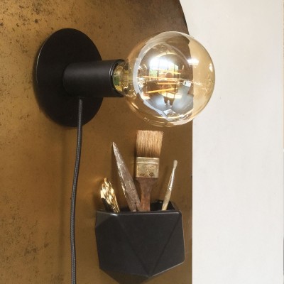 Lampă cu bec inclus pentru perete magnetic, design modern și minimalist, culoare neagră.