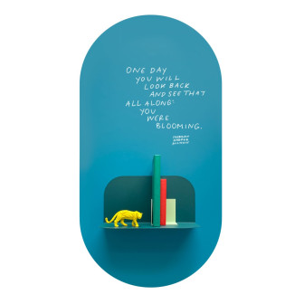 Tablă de scris magnetică autoadezivă, ovală, albastră, 47x90 cm, cu rafturi și decorațiuni