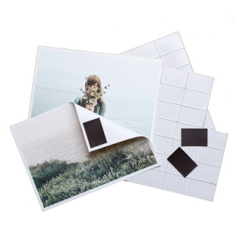 Set de 105 magneți autoadezivi care țin o fotografie