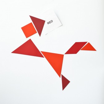 Tapet magnetic roșu tangram, perfect pentru a decora frigiderul